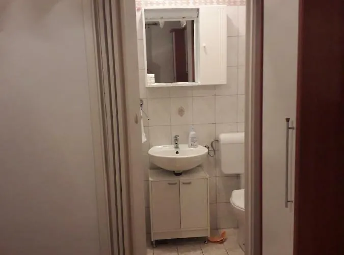 House Krk 招待所 3*